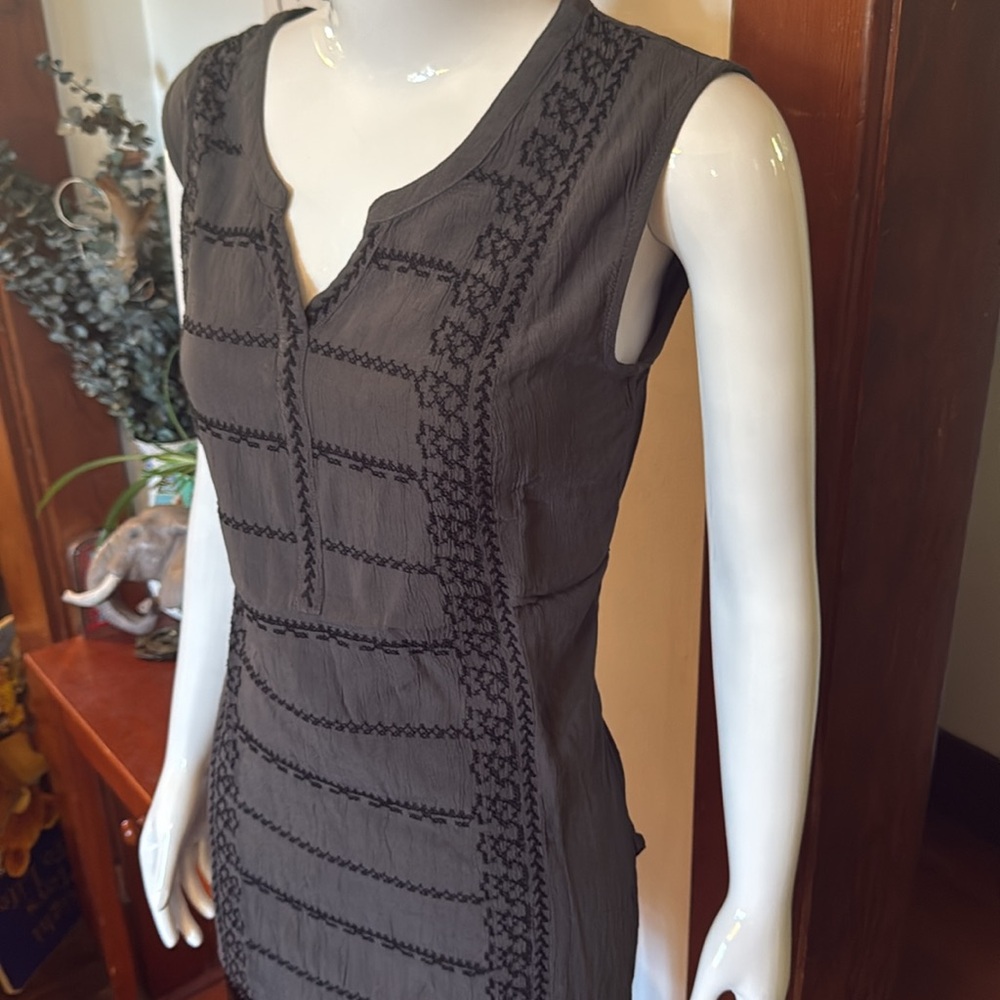 NWT Eddie Bauer size small Elegant Black Sleeveless long light summery Top